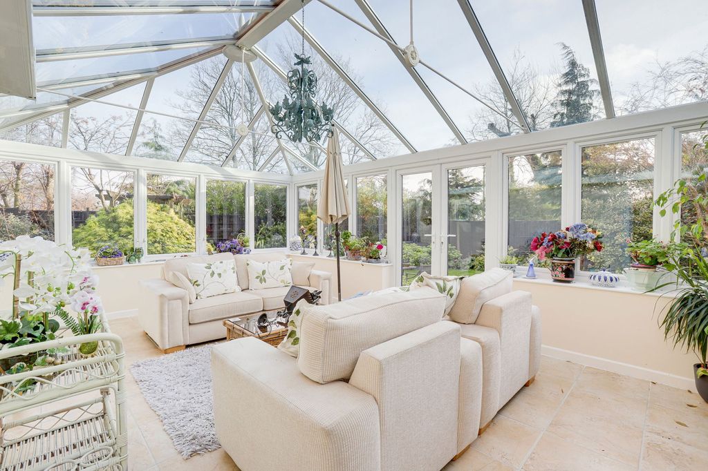 Property photo 2 of 30