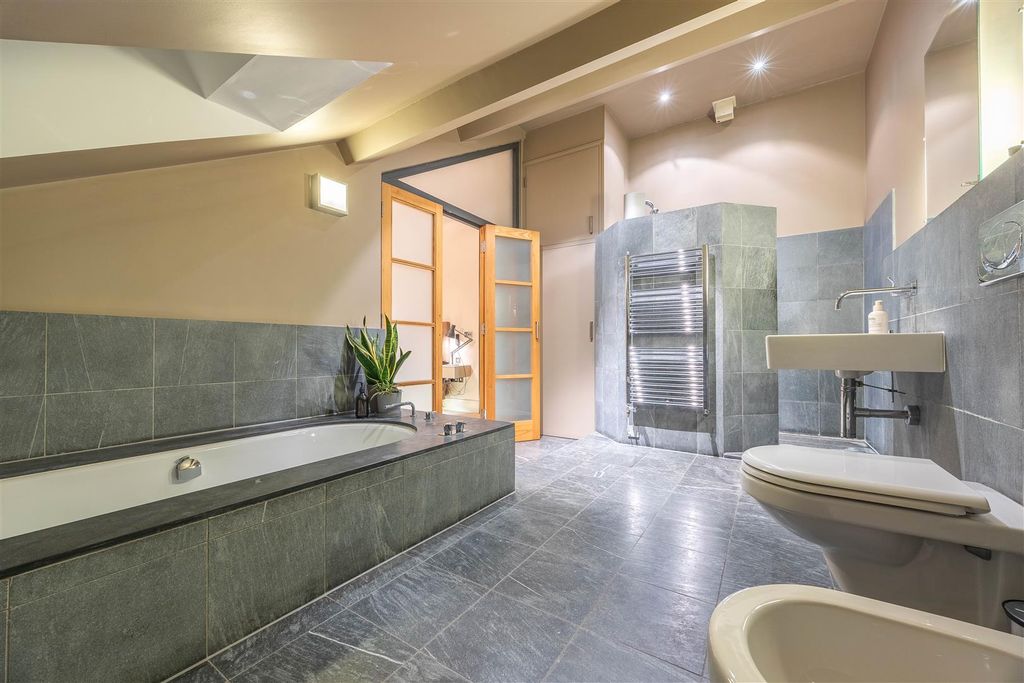 Property photo 3 of 46 Bathroom