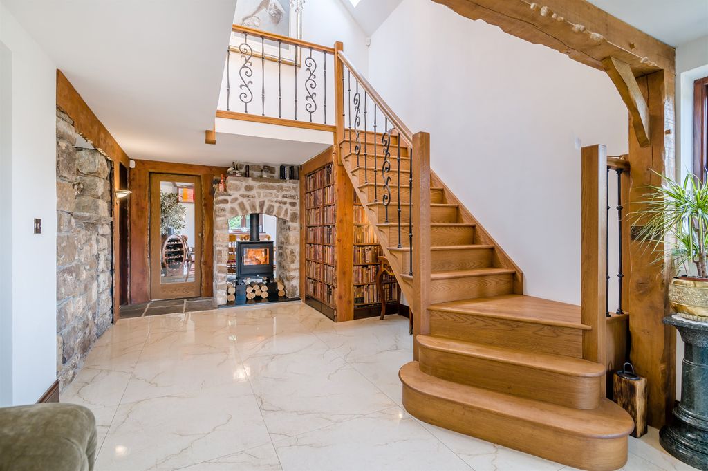 Property photo 3 of 37