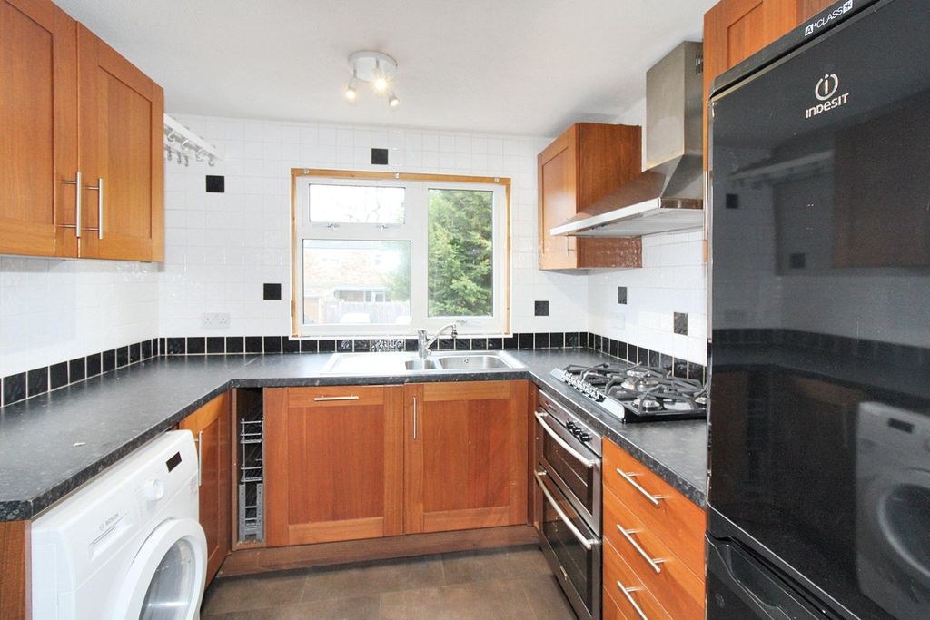 Property photo 2 of 8 Kitchen