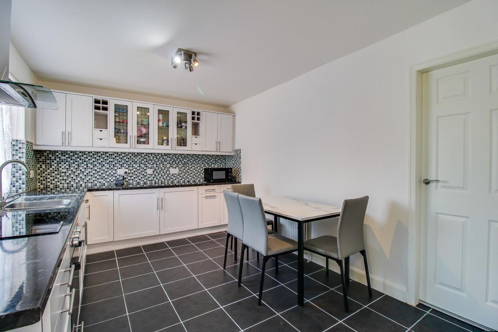 Property photo 3 of 12 Kitchen/Diner