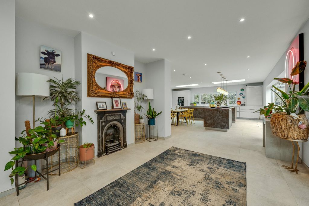 Additional image 4 of 5 bed detached house for saleDrakes Close, Esher, Surrey KT10