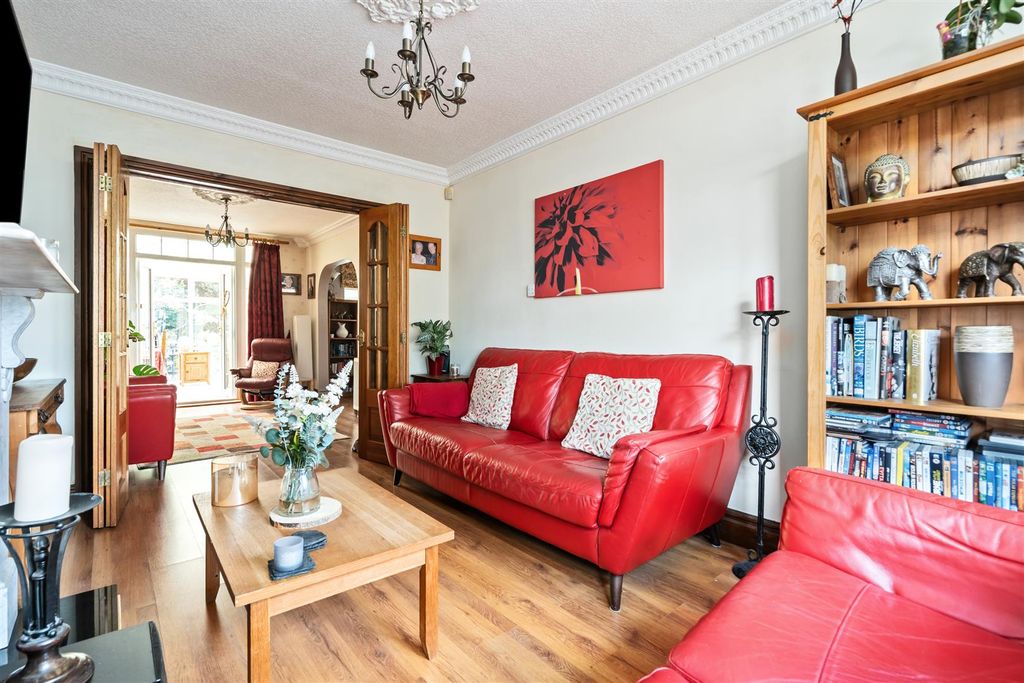 Property photo 3 of 17 34 Barrrington Road_2.Jpg