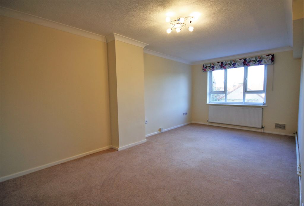 Property photo 3 of 10 Living Room