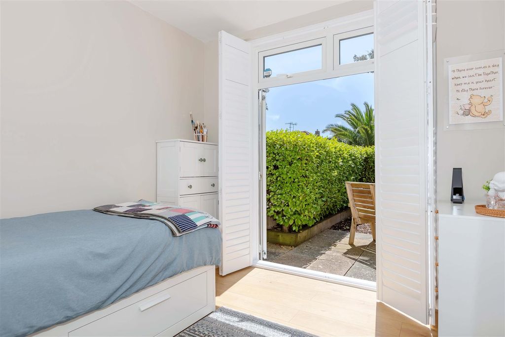 Property photo 3 of 20 Aglaia Rd_2.Jpg