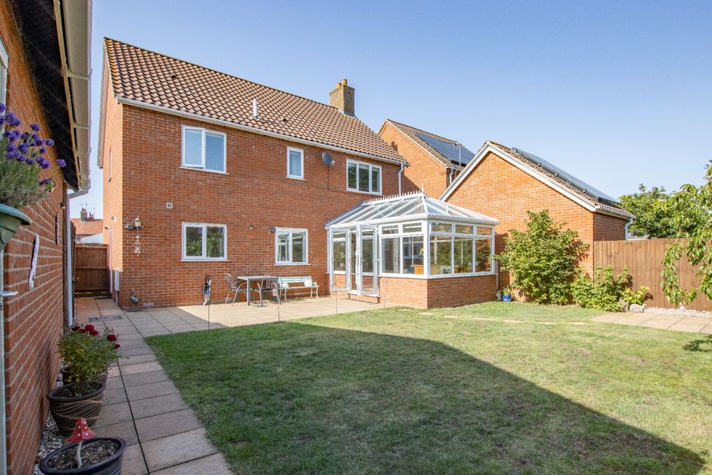 Property photo 1 of 26 4918011