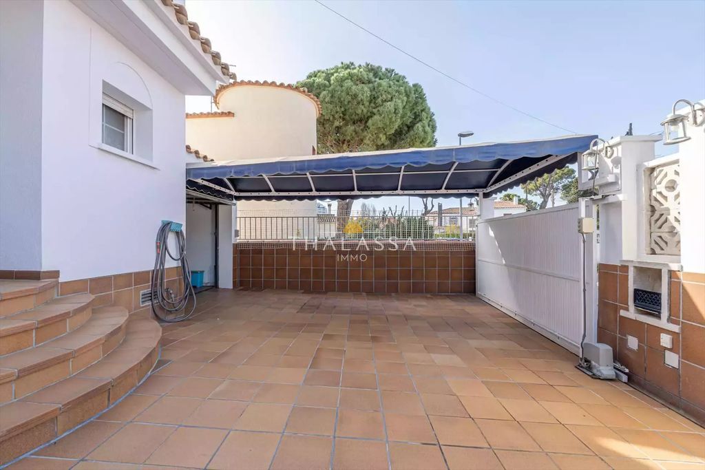 Property photo 2 of 50