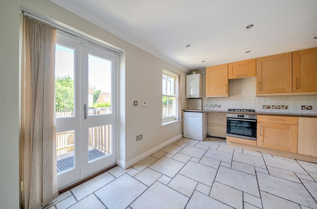 Property photo 3 of 13 1315628-11-686Bfa...