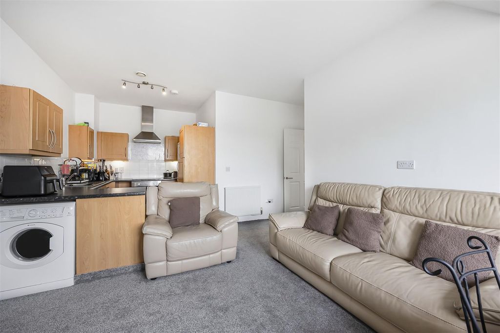 Property photo 3 of 12 Open Plan