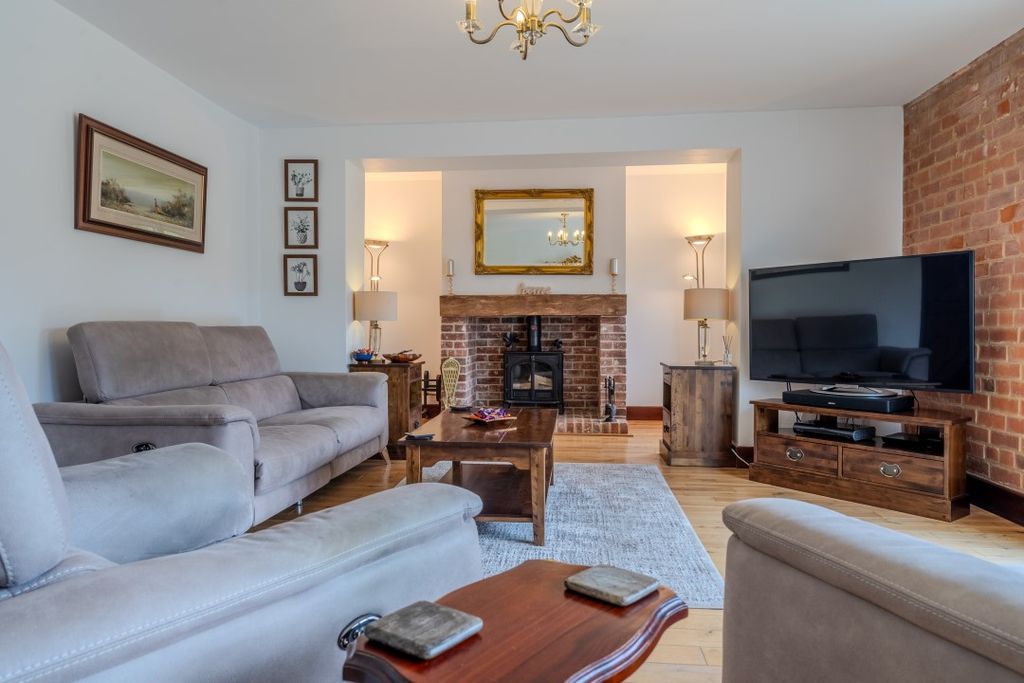 Property photo 2 of 29 Iq_00104-Hdr