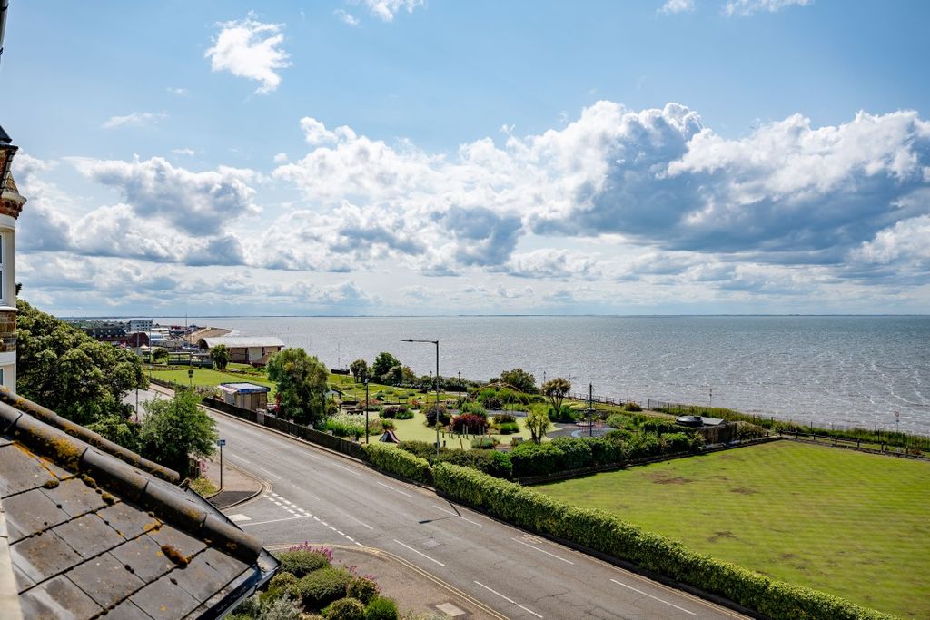 Property photo 2 of 24