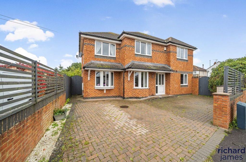 Property photo 1 of 18 E8Ba9F4F-Fb98-441...