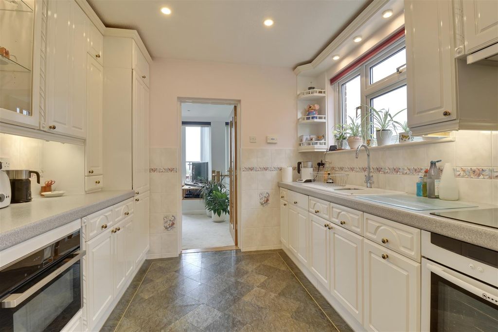 Property photo 3 of 31 2B74F677-Ab73-4De1-Bfe6-53Cff57Af0Fc_1_201_A.Jpeg