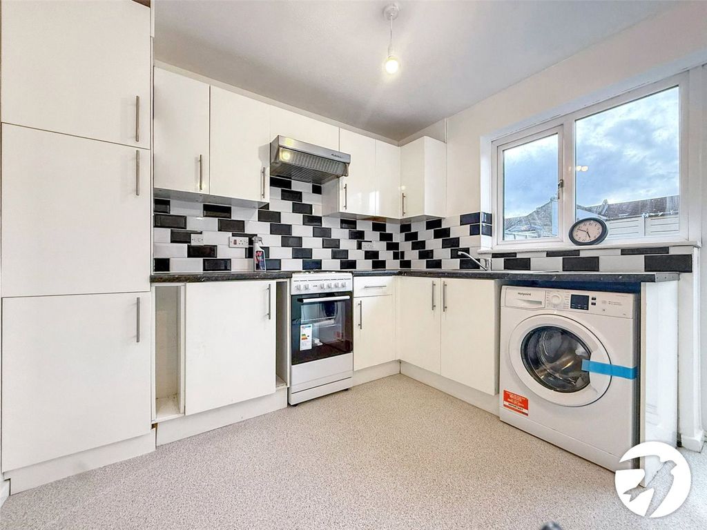 Property photo 2 of 10 Kitchen