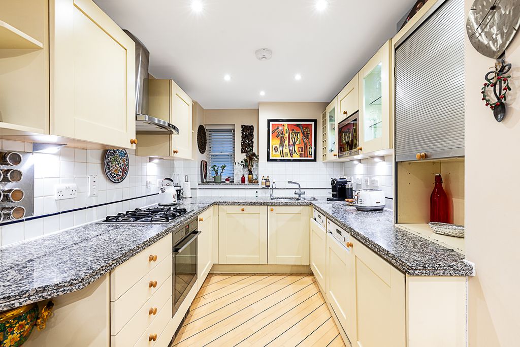 Property photo 2 of 38