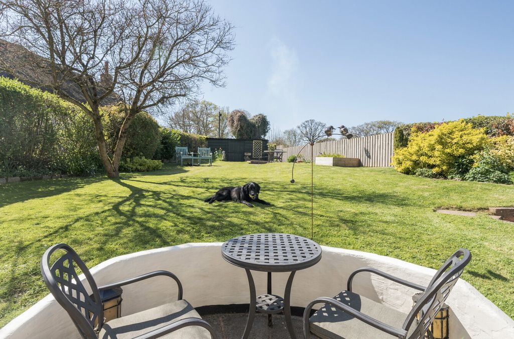 Property photo 2 of 23 Garden