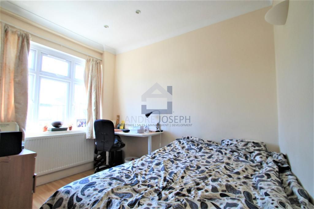 Property photo 3 of 7 Double Bedroom 1