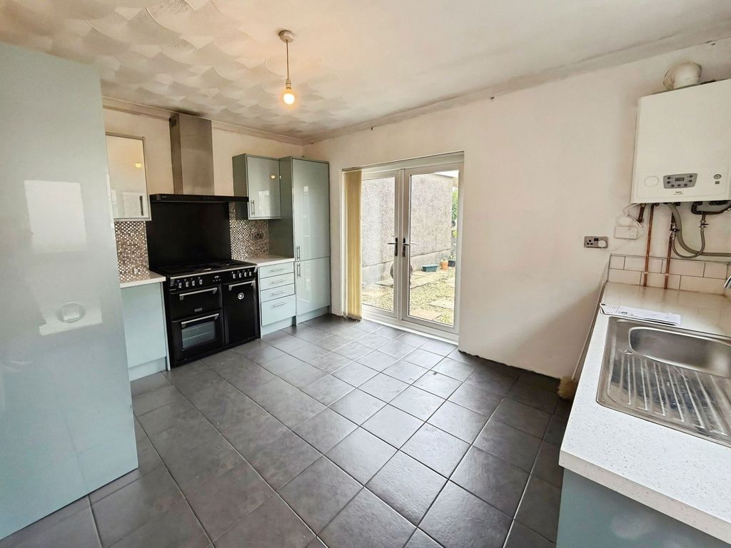 Property photo 2 of 27