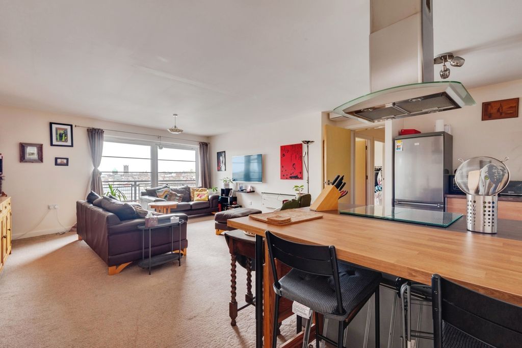 Property photo 2 of 17 Pbox-Img.Jpg