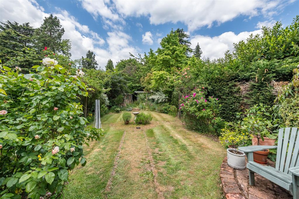 Property photo 2 of 20 8649826-Exterior05.Jpg