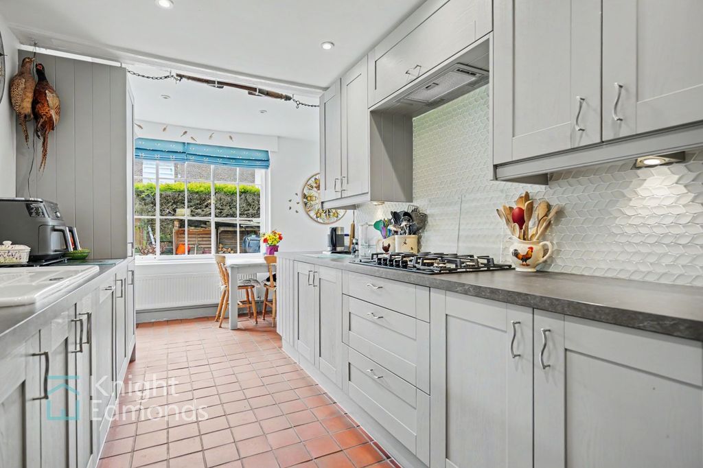 Property photo 3 of 26 Kitchen