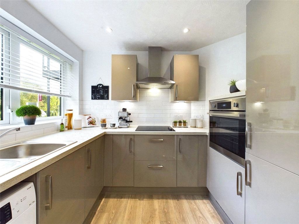 Property photo 2 of 8 Picture 2