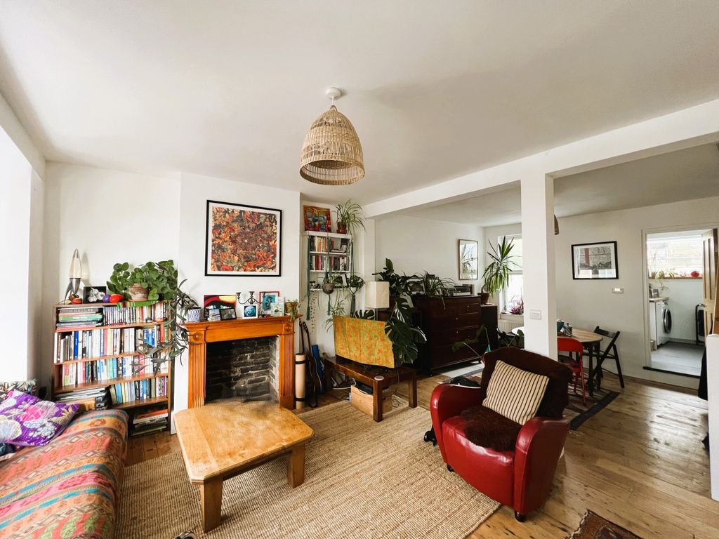 Property photo 3 of 11