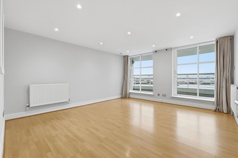 Property photo 3 of 8 Photo 4