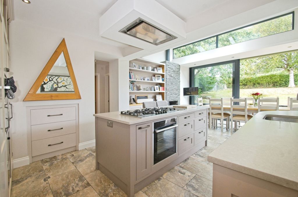Property photo 3 of 16 Kitchen