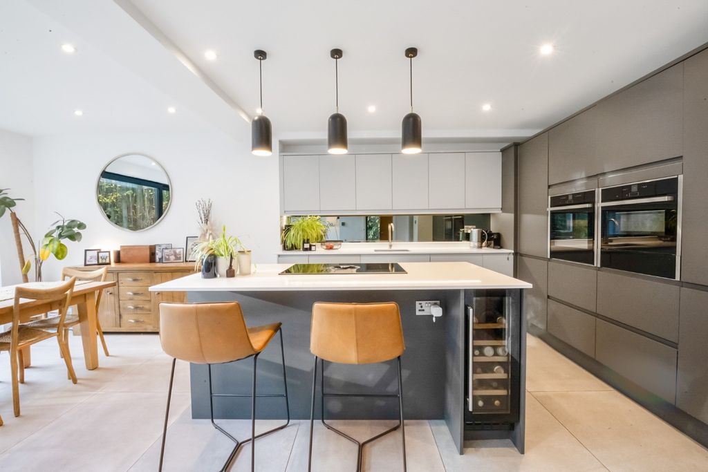 Property photo 3 of 31 4617422