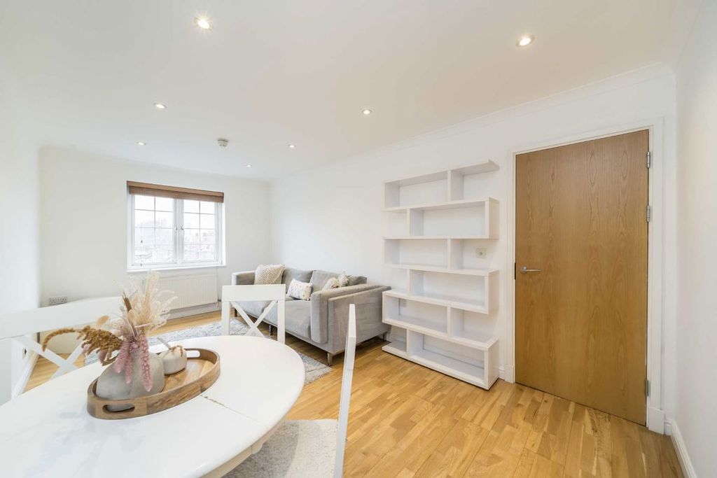 Property photo 2 of 5