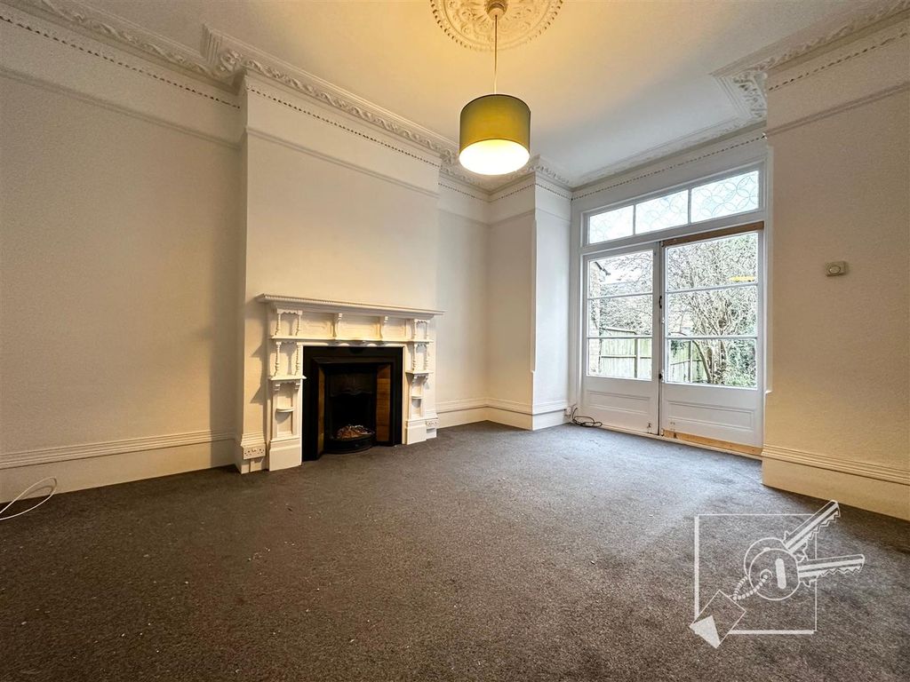 Property photo 2 of 11 Living Room