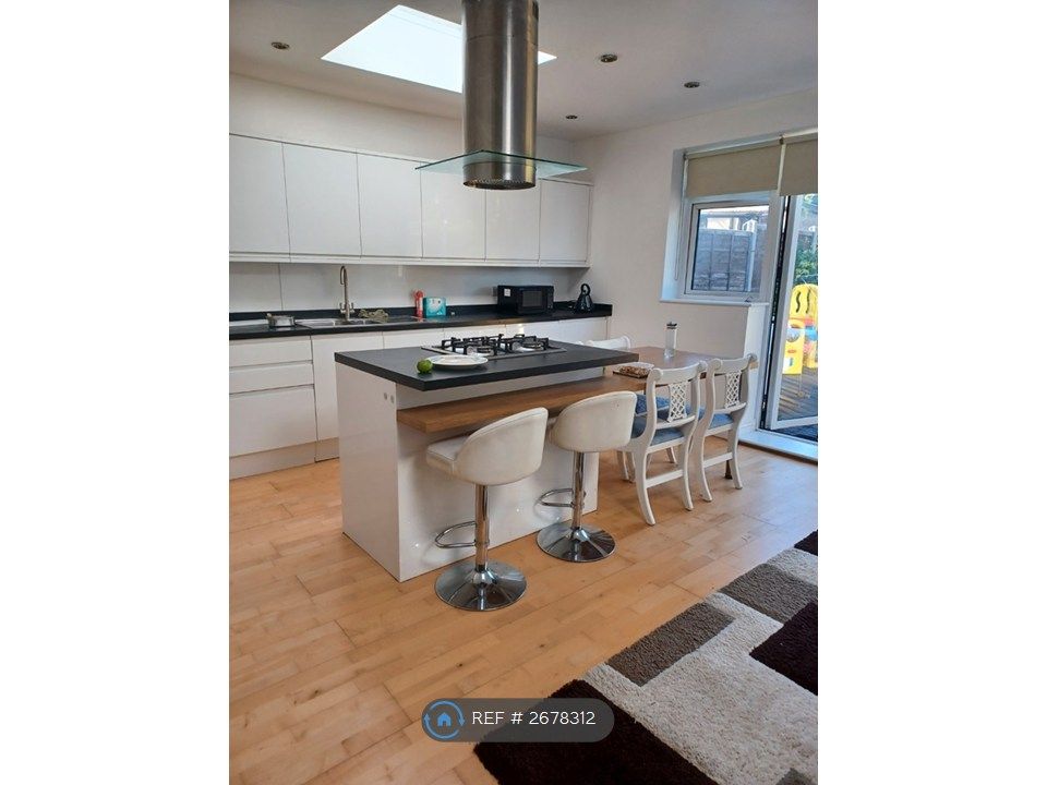 Property photo 2 of 10 Kitchen Area