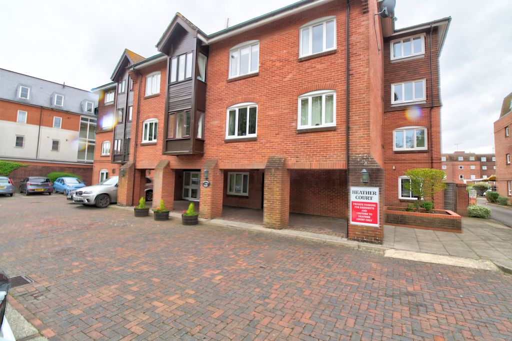 Property photo 1 of 9 Fantastic Chichester Location