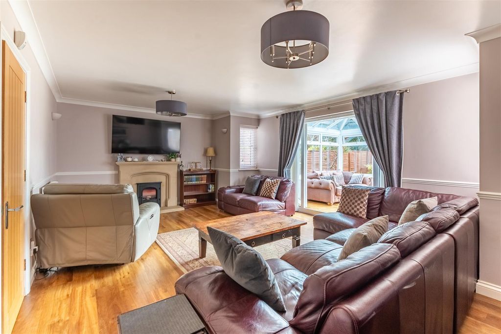 Property photo 2 of 21