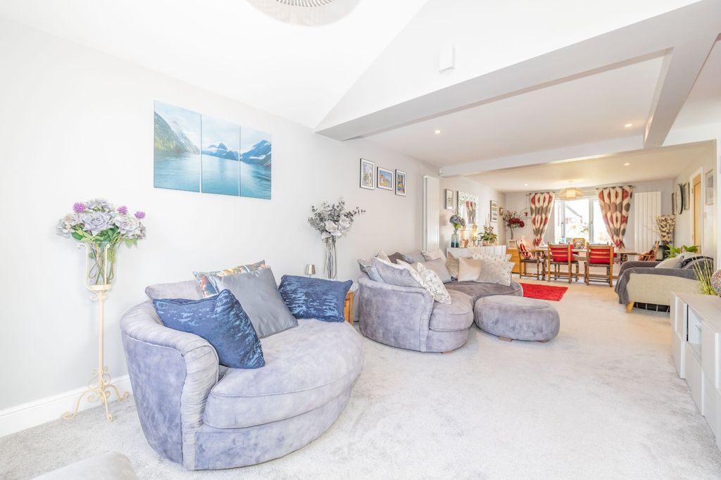 Property photo 3 of 19 Picture 3