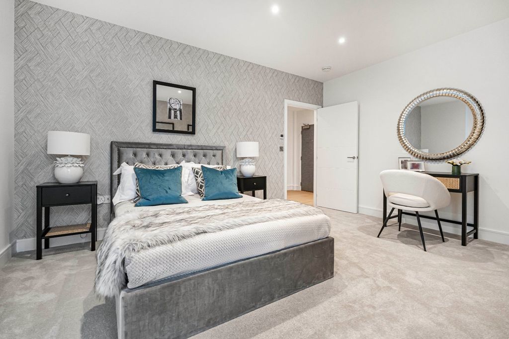 Property photo 2 of 21