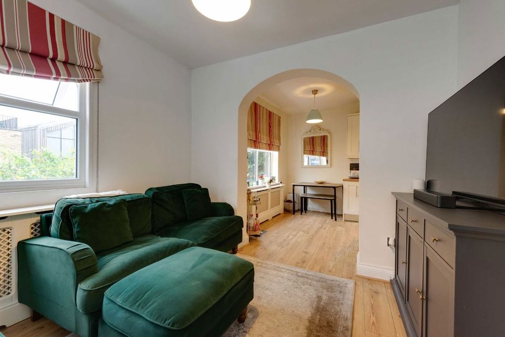 Property photo 2 of 6
