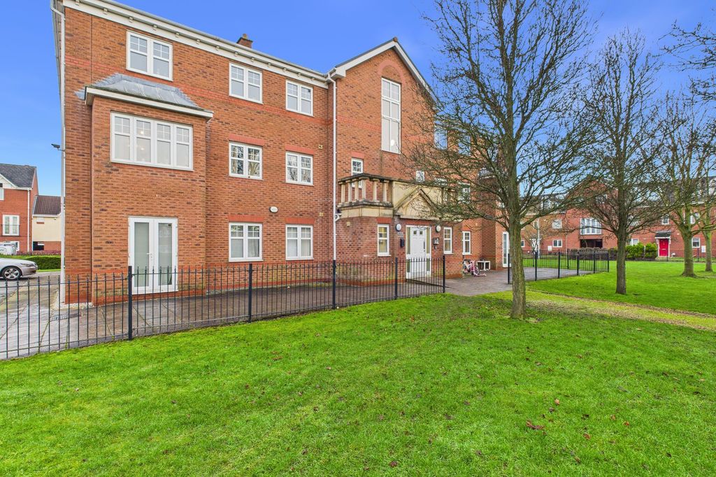 Property photo 3 of 14 Front Exterior