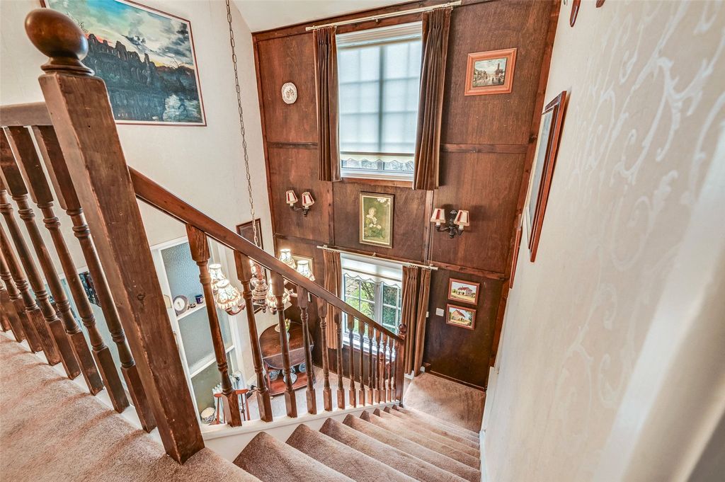Property photo 3 of 16 Galleried Landing