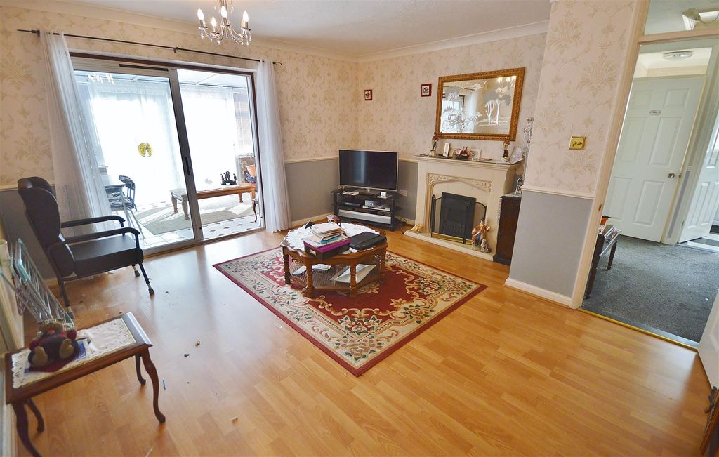 Property photo 2 of 14 Lounge