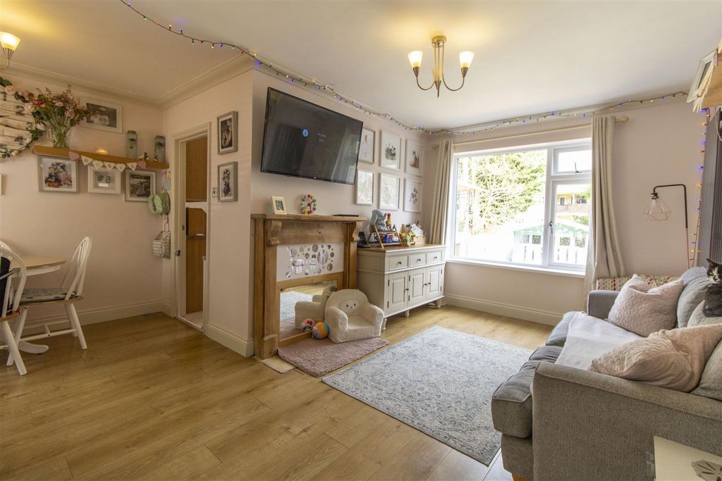 Property photo 2 of 8 5.Jpg