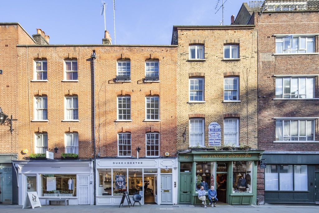 Property photo 3 of 12