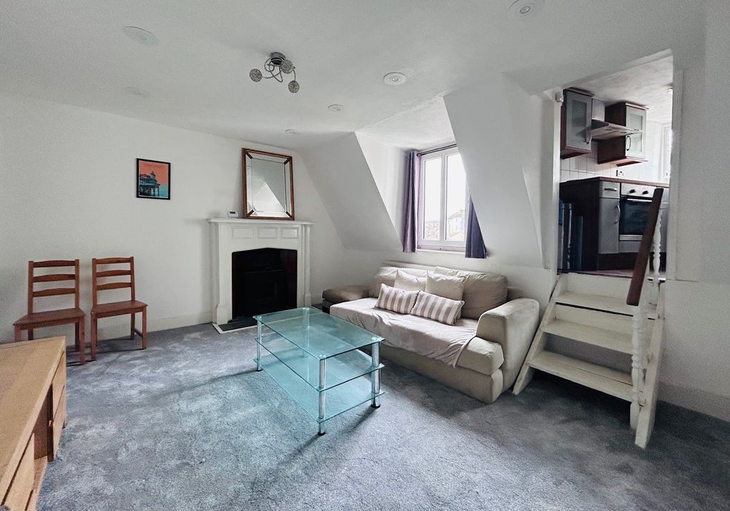 Property photo 2 of 11 Living Room