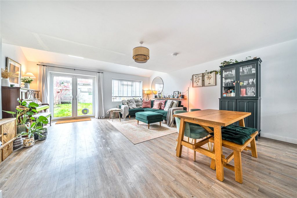 Property photo 2 of 9 Living/Dining