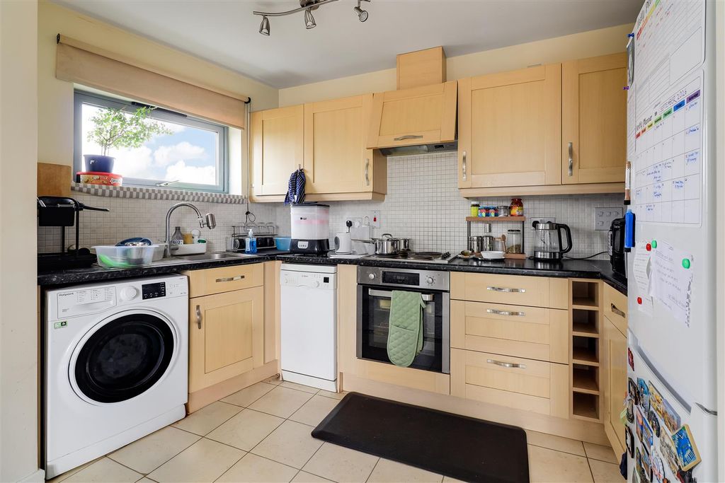 Property photo 3 of 13 Img (4).Jpg