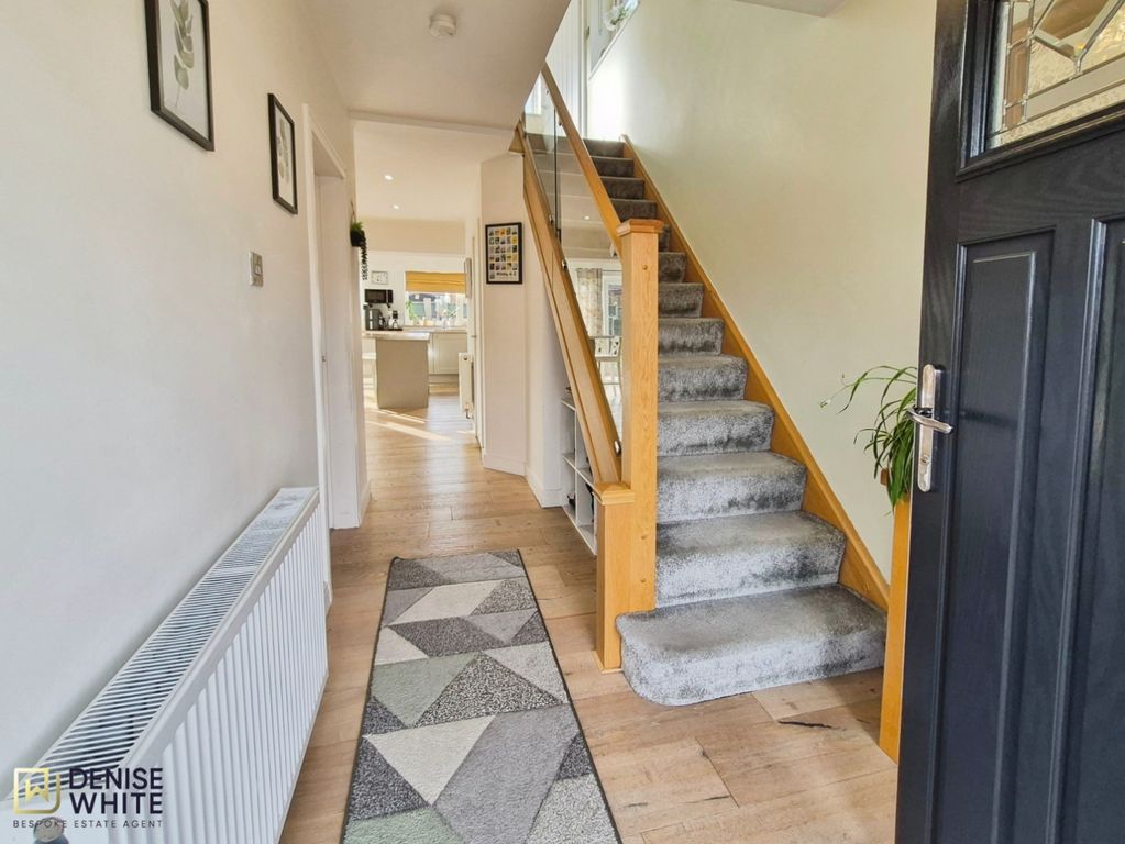 Property photo 3 of 30 Entrance Hall