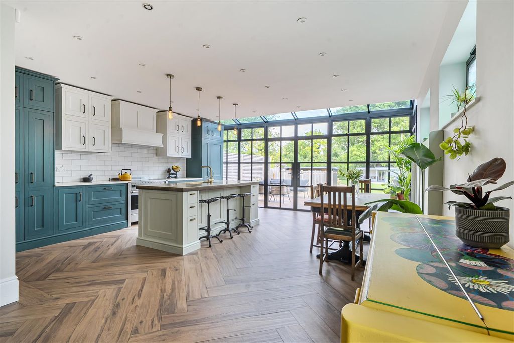 Property photo 2 of 29 1456995-13-69Fde46c5B7Be.Jpg
