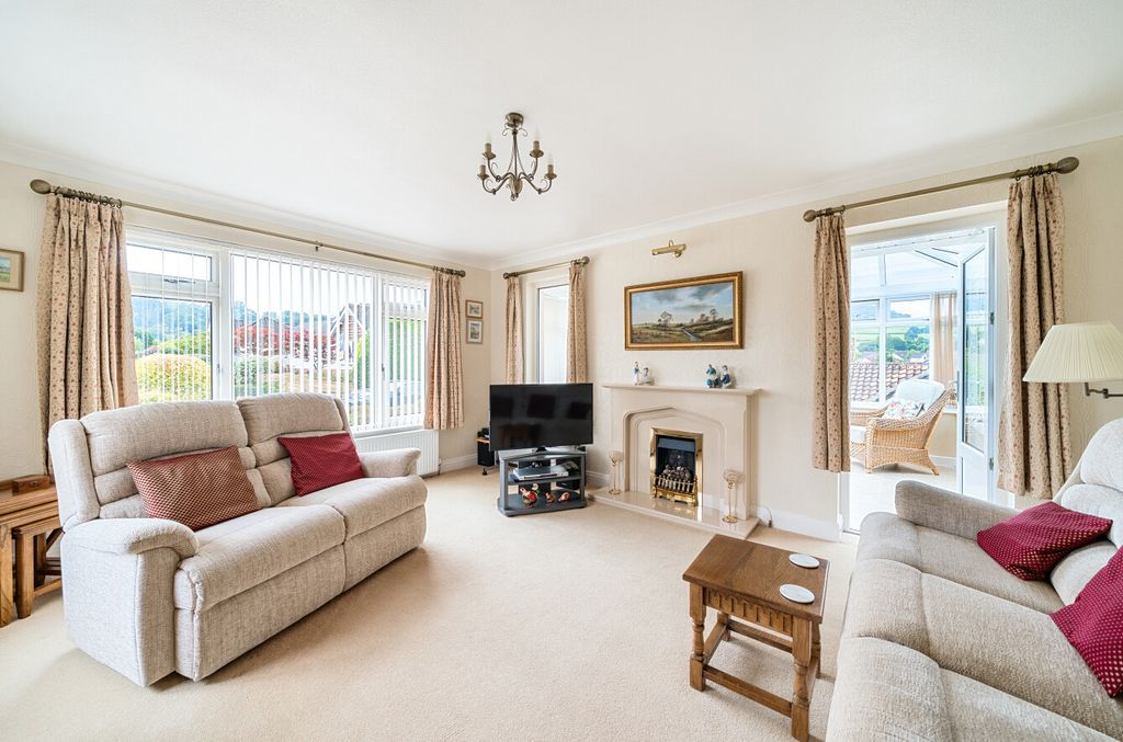 Property photo 2 of 20 1334860-3-689c939...