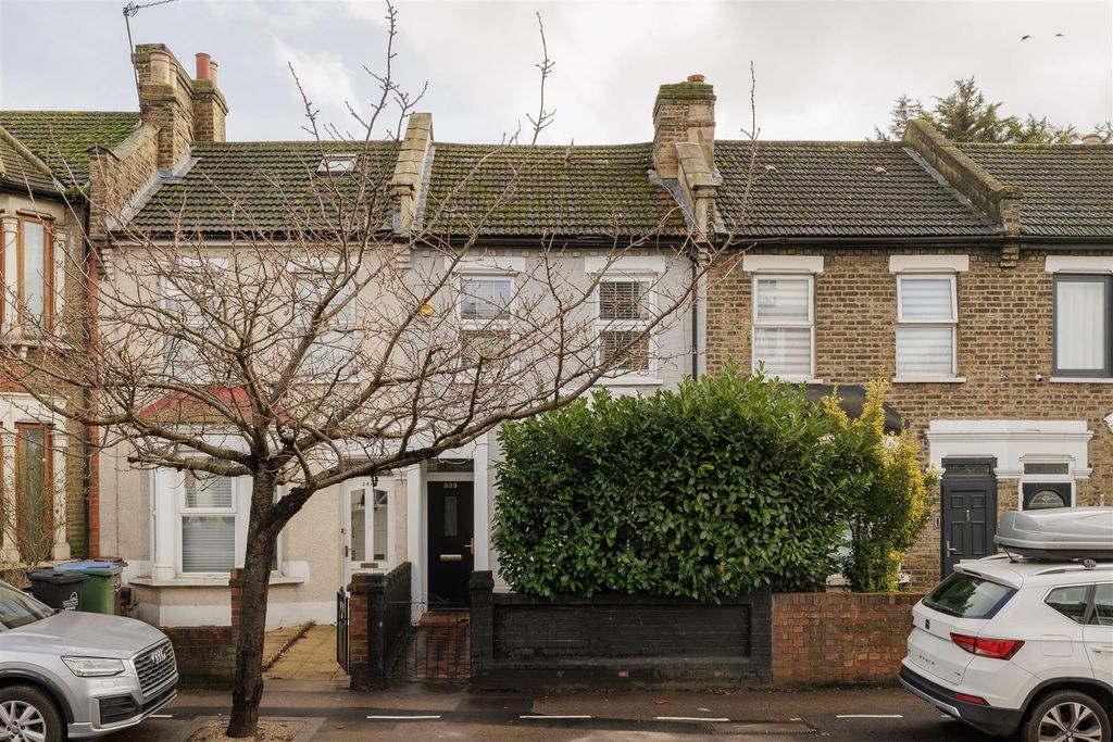 Property photo 1 of 33 Cann Hall Road, E11